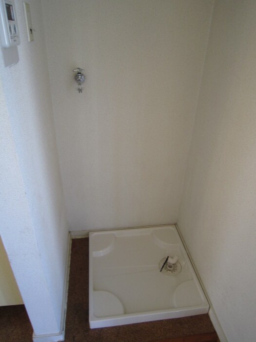 物件内観写真9　(洗濯機置場)