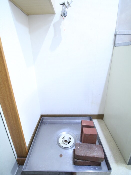 物件内観写真14　(洗濯機置場)