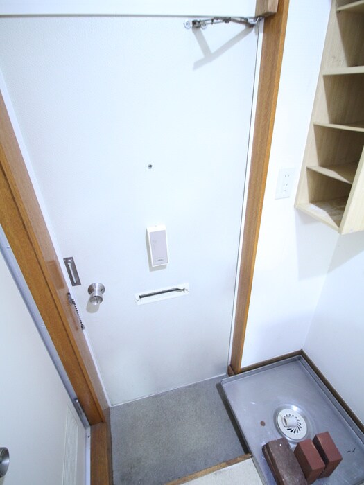 物件内観写真16　(玄関)