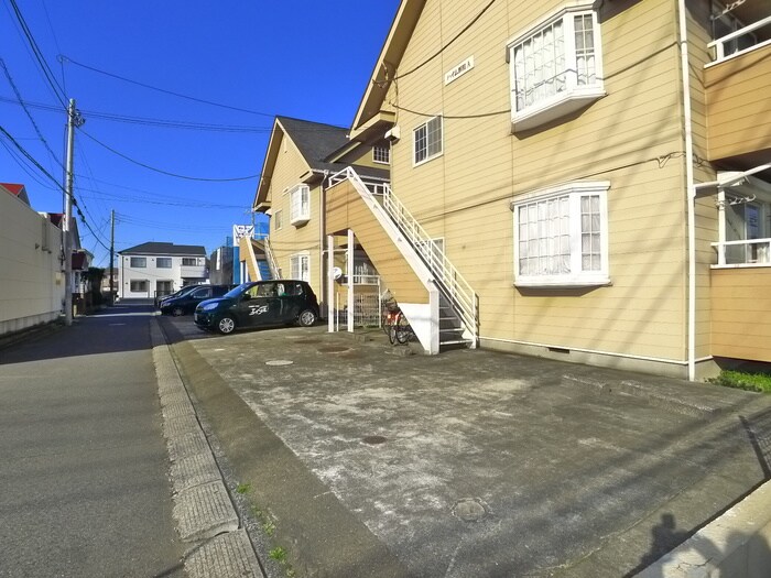 物件外観写真3　(駐車場)