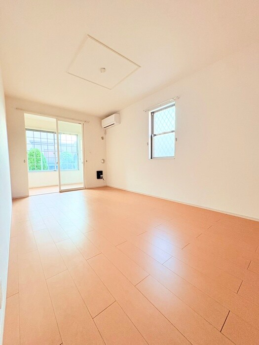 物件内観写真7　(室内からの展望)