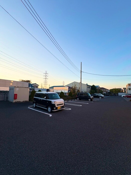 物件外観写真6　(駐車場)