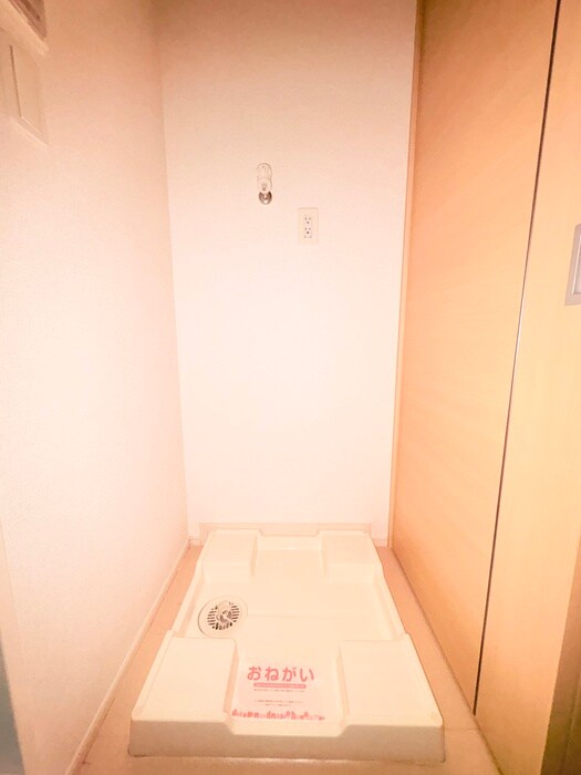 物件内観写真16　(洗濯機置場)