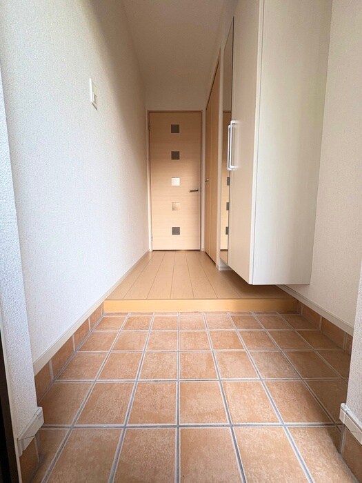 物件内観写真17　(玄関)