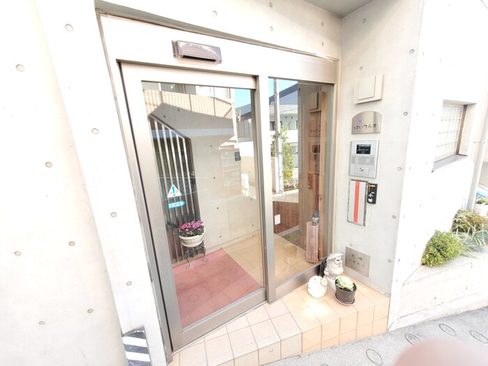 物件外観写真3　(エントランス部分)