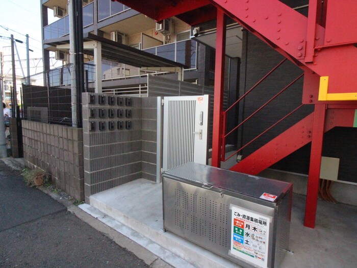 物件外観写真4　(エントランス部分)