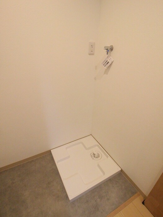 物件内観写真18　(洗濯機置場)