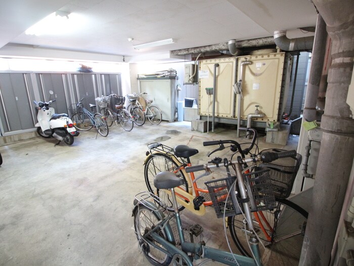 物件外観写真4　(駐輪場)