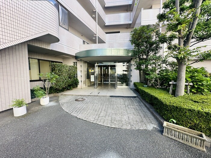 物件外観写真2　(エントランス部分)