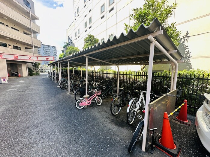 物件外観写真4　(駐輪場)