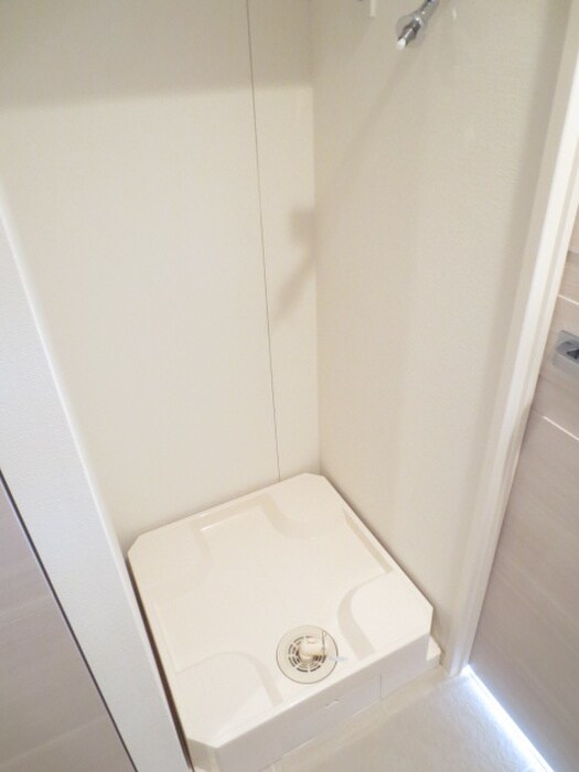 物件内観写真14　(洗濯機置場)