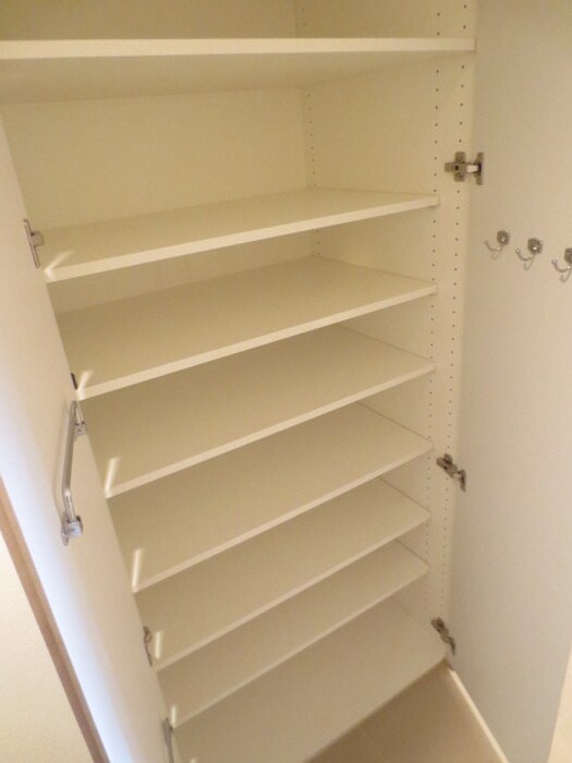 物件内観写真15　(靴箱)