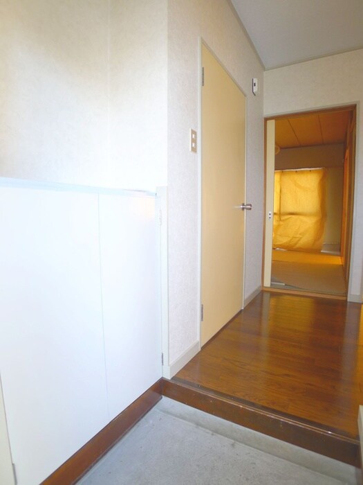 物件内観写真8　(玄関)
