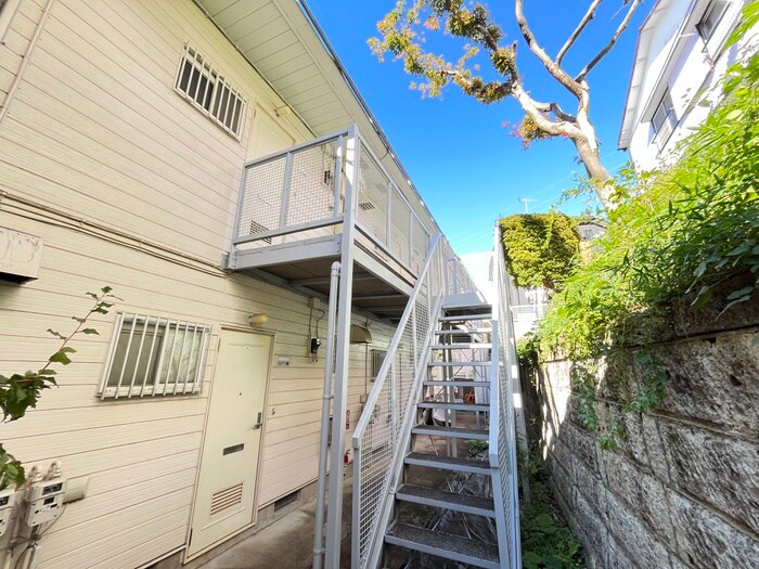 物件外観写真3　(エントランス部分)