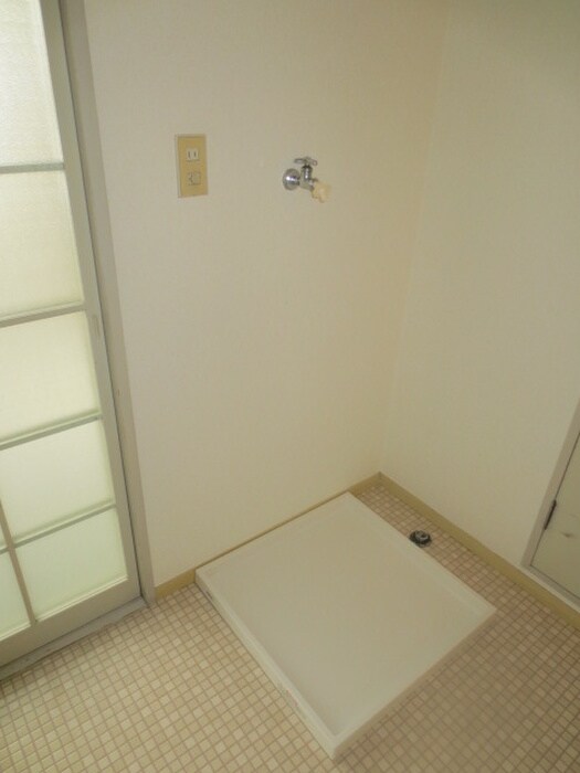 物件内観写真15　(洗濯機置場)