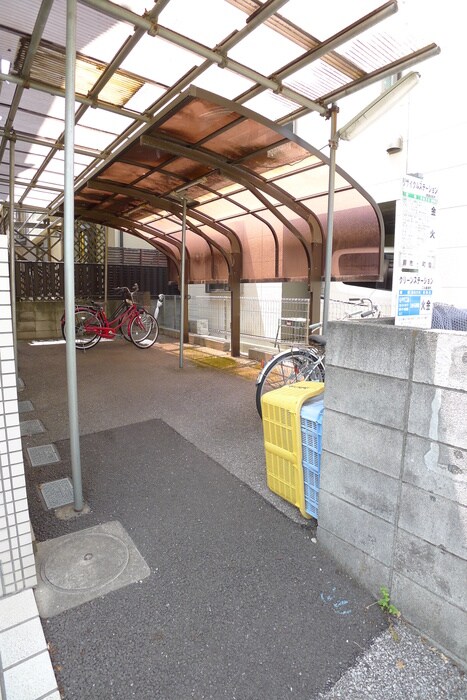 物件外観写真3　(駐輪場)