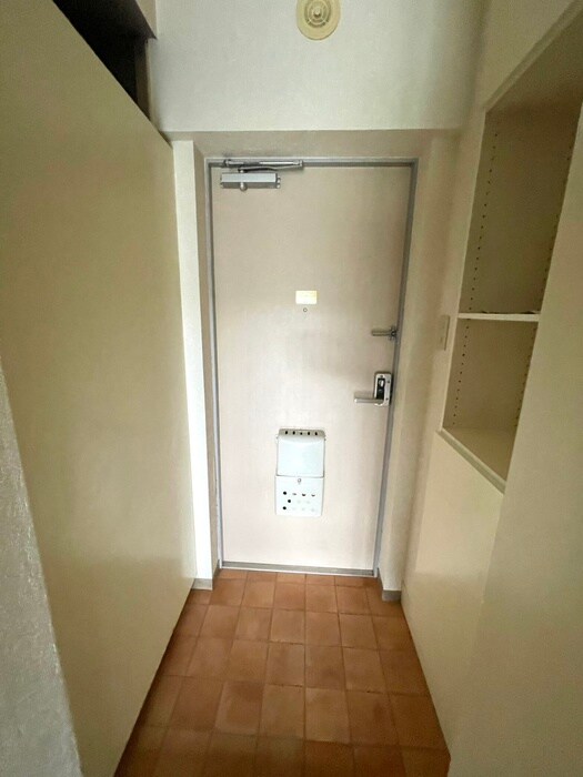 物件内観写真10　(玄関)