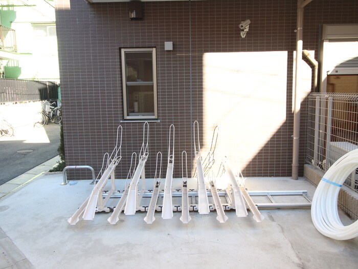 物件外観写真4　(駐輪場)