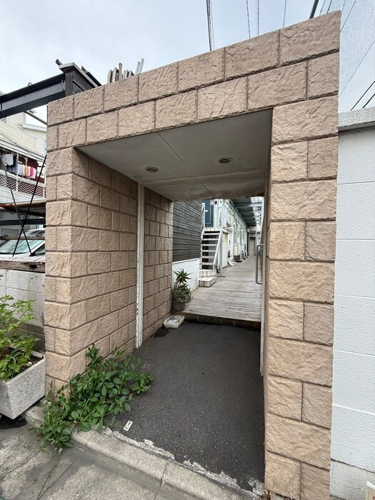 物件外観写真3　(エントランス部分)