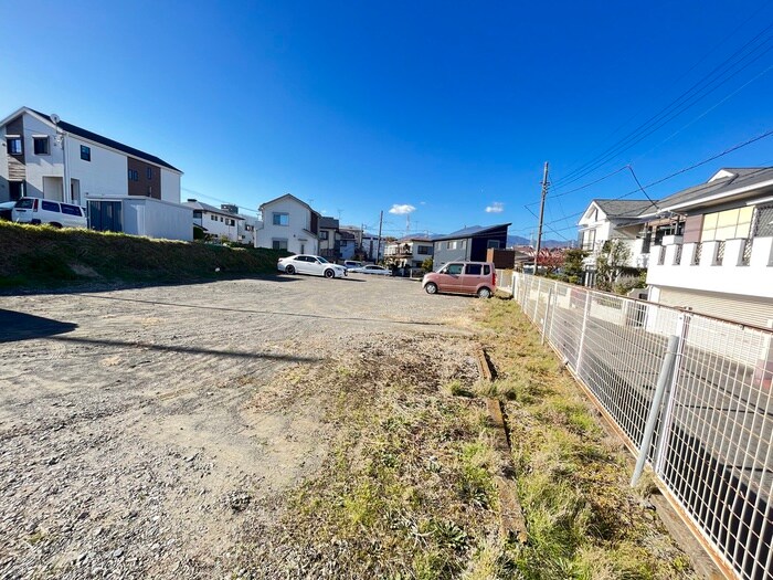 物件外観写真5　(駐車場)