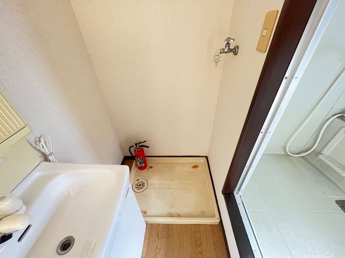 物件内観写真10　(洗濯機置場)