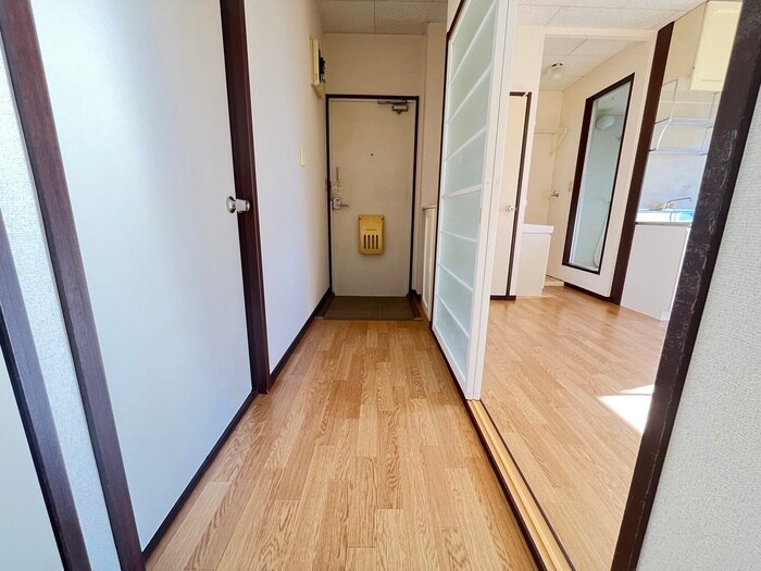 物件内観写真18　(廊下)