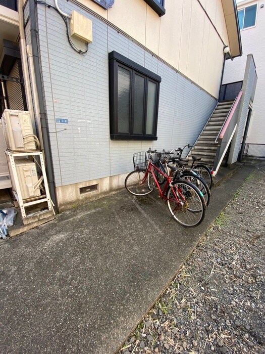 物件外観写真3　(駐輪場)