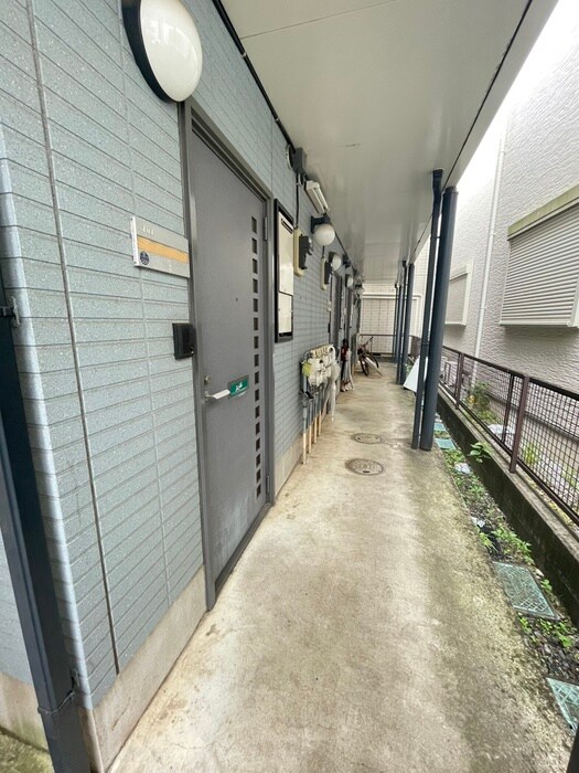 物件外観写真5　(エントランス部分)