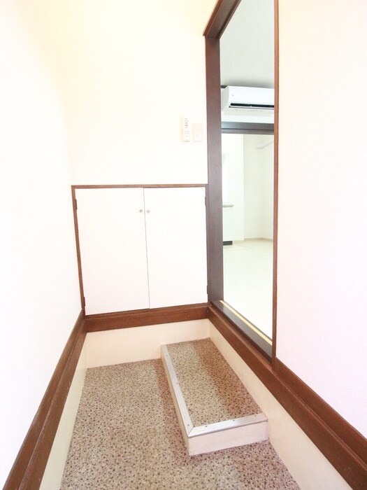 物件内観写真13　(玄関)
