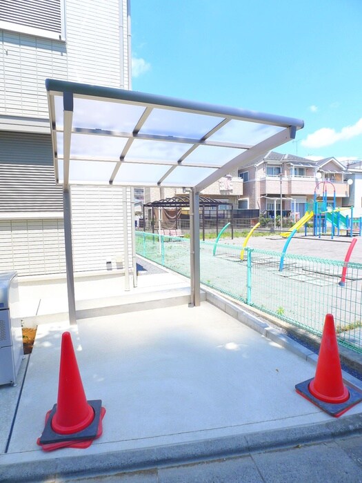 物件外観写真5　(駐輪場)