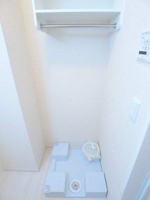 物件内観写真16　(洗濯機置場)