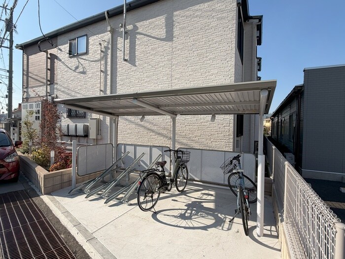 物件外観写真4　(駐輪場)