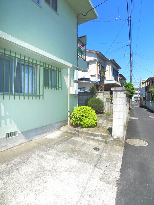 物件外観写真3　(エントランス部分)