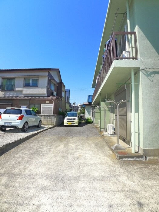 物件外観写真5　(駐車場)