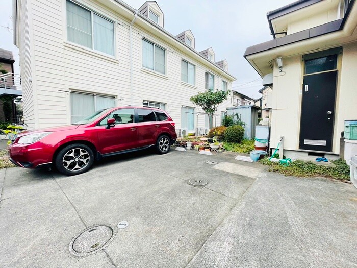 物件外観写真4　(駐車場)