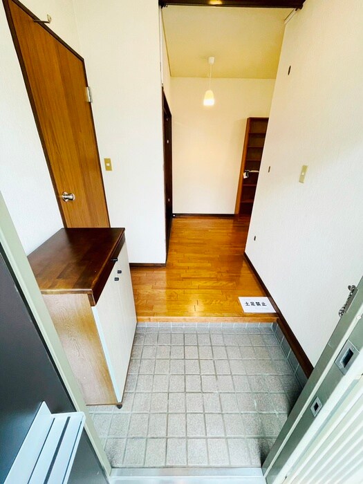 物件内観写真16　(玄関)