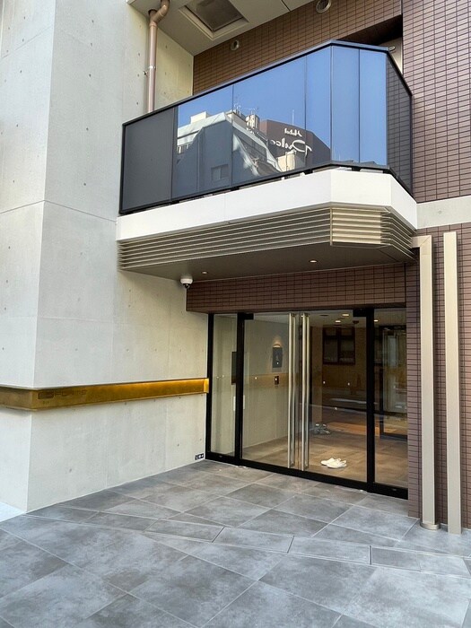 物件外観写真4　(エントランス部分)