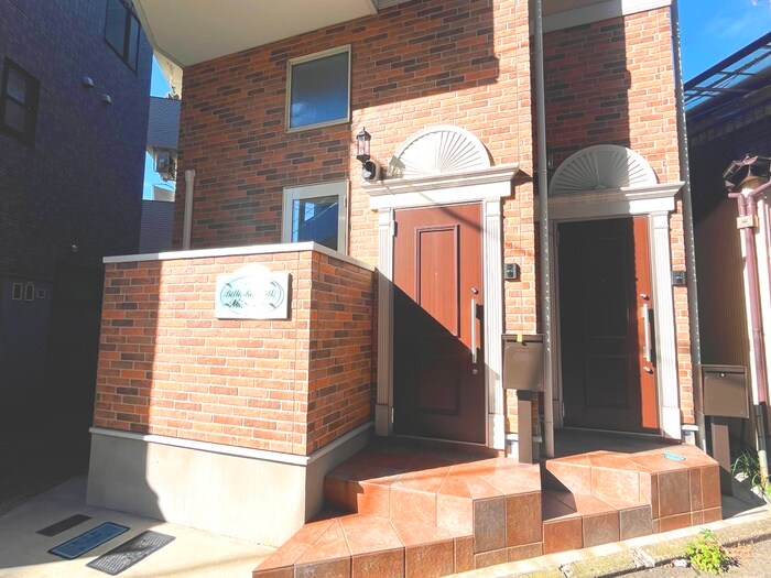 物件外観写真4　(エントランス部分)