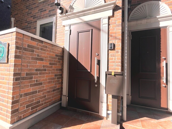 物件外観写真5　(エントランス部分)