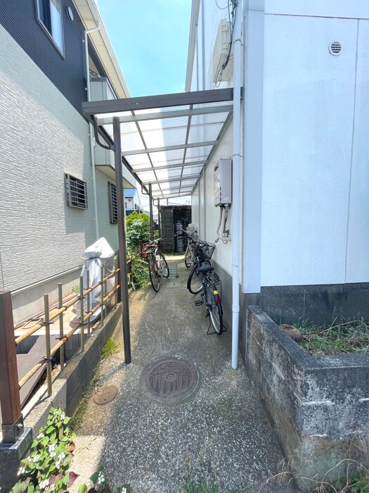 物件外観写真4　(駐輪場)