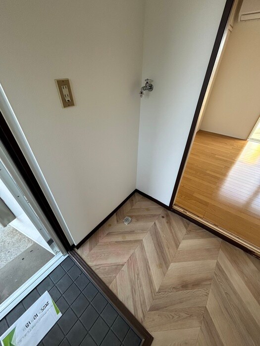 物件内観写真13　(洗濯機置場)