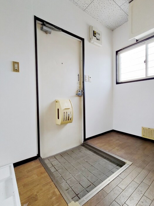 物件内観写真13　(玄関)