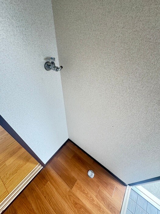 物件内観写真16　(洗濯機置場)