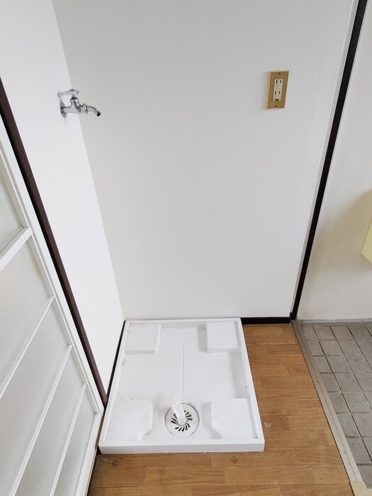 物件内観写真17　(洗濯機置場)