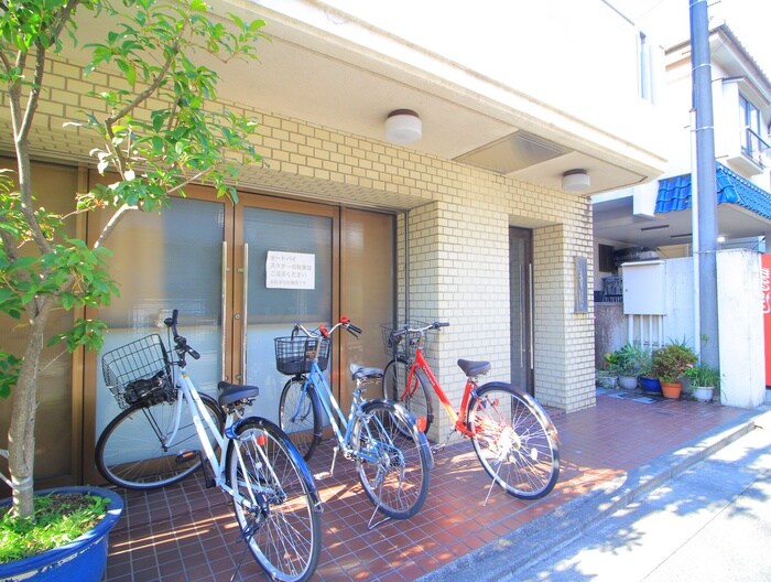 物件外観写真4　(駐輪場)