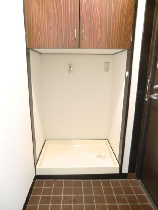 物件内観写真16　(洗濯機置場)