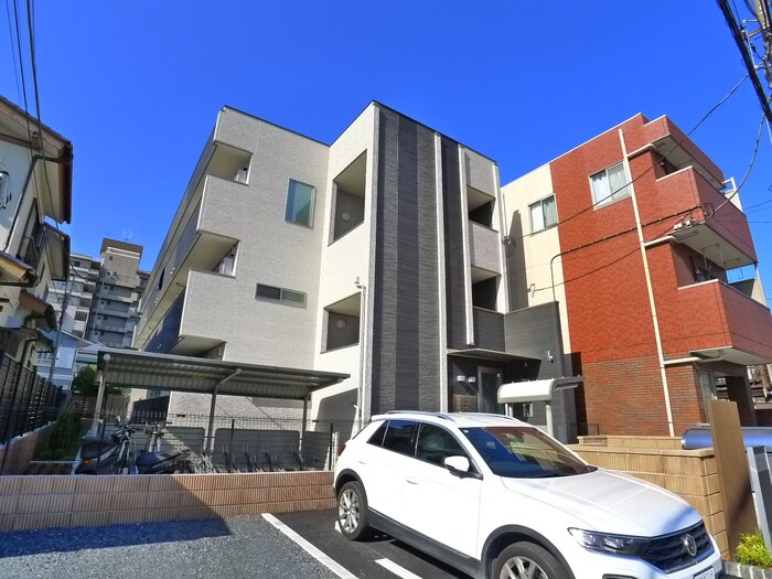 物件外観写真3　(駐車場)