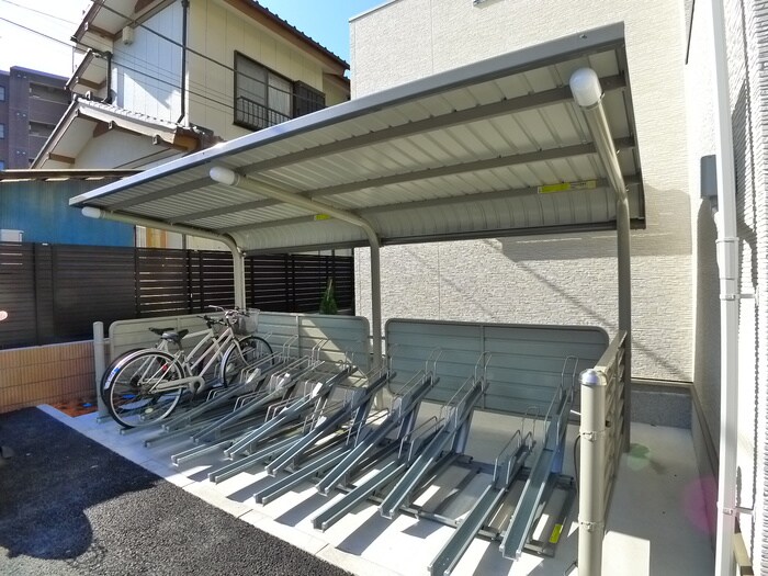 物件外観写真5　(駐輪場)