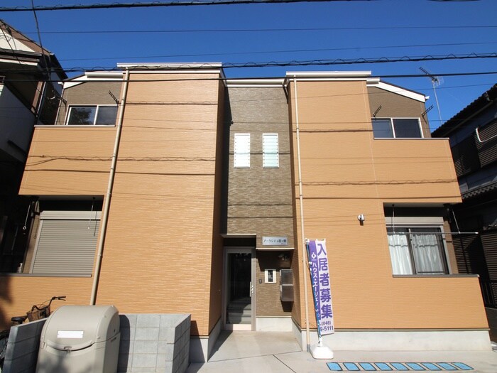 物件外観写真3　(エントランス部分)