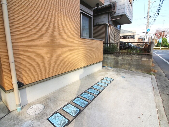 物件外観写真5　(駐輪場)